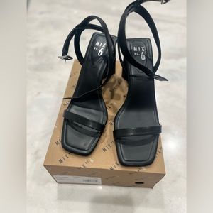 Alyanna Sandal